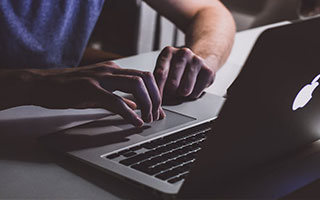 配资公司利率:股票开户流程是怎么样的-两巨头股价创新高、银行ETF吸金60亿 银行板块“逆袭”大戏能否延续？